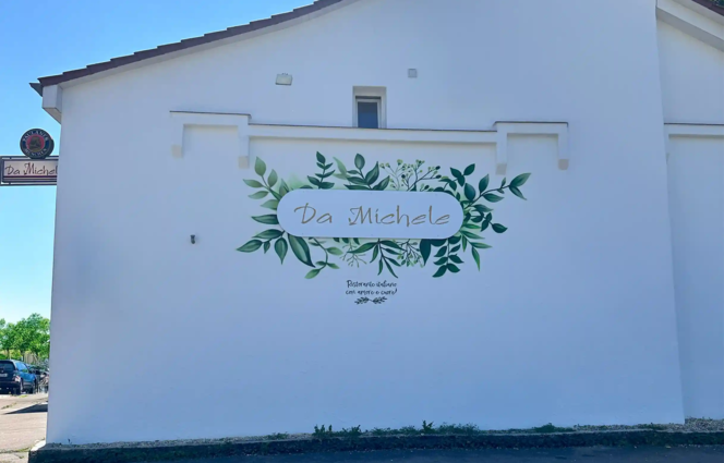 Foto der Außenfassade mit neuem Logo von DaMichele