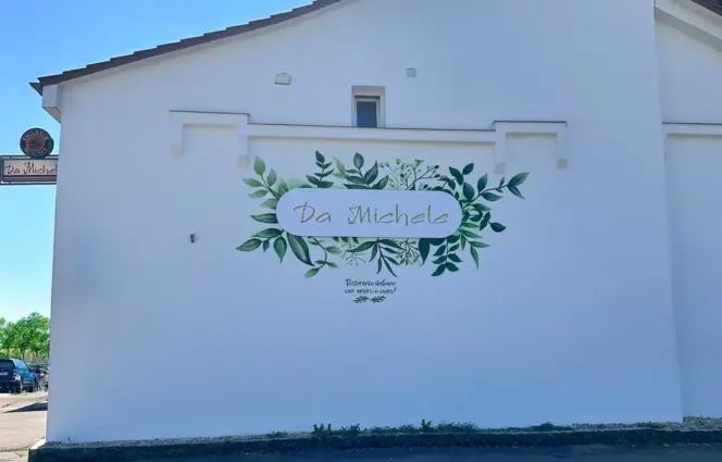Foto der Außenfassade mit neuem Logo von DaMichele