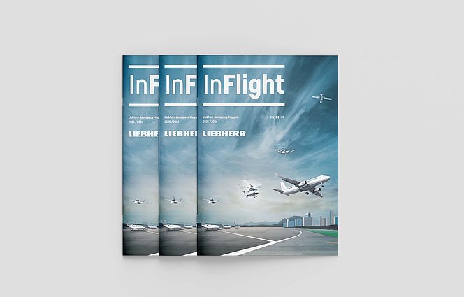 Drei Exemplare des Magazins „InFlight“ von Liebherr, Cover mit Flugzeugen über Startbahn vor Skyline. 