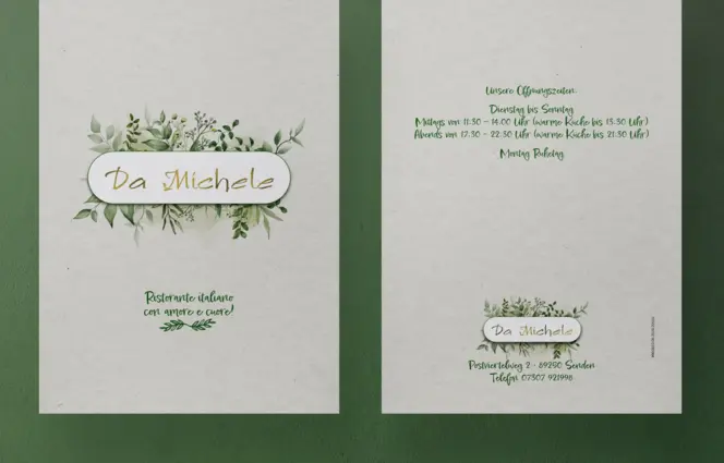Mockup der Vorder- und Rückseite der Speisekarte auf grünem Grund