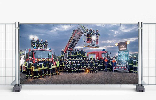 Bild eines Bauzauns mit Bild der Mannschaft der Freiwilligen Feuerwehr Senden